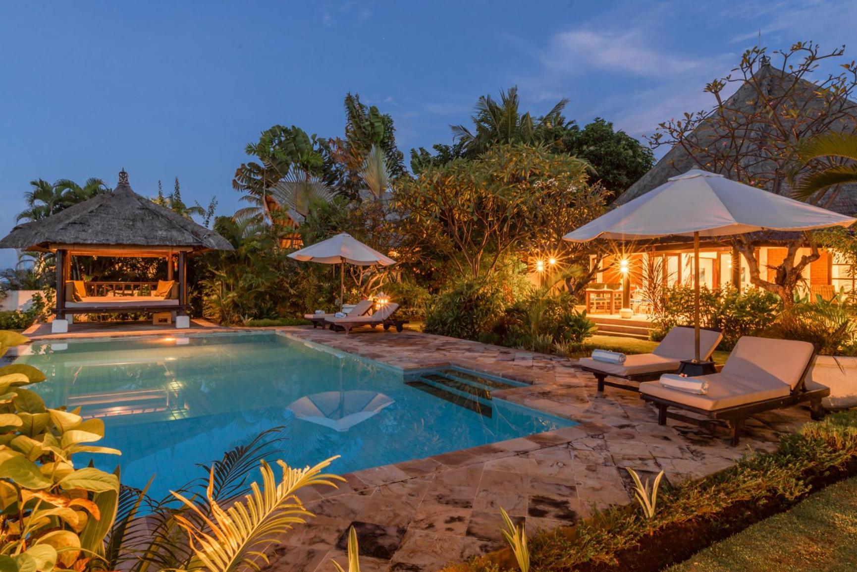 Gorgeous Beachfront Villa Lovina Banjar  Exterior photo